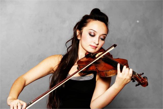 female violin player mumbai